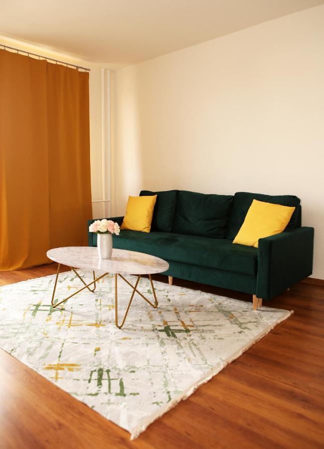 New Colorful With Big Balcony Apartmán *